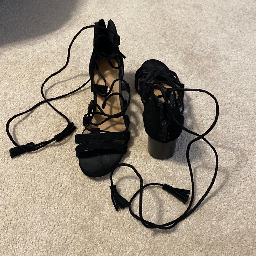 black lace up pumps